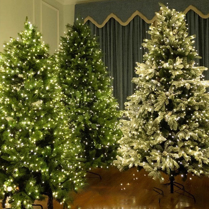 "Fjärrstyrt LED-julgransljusband med stjärnhimmel, blinkande stjärnor på flexibel tråd, skapar magisk julbelysning."