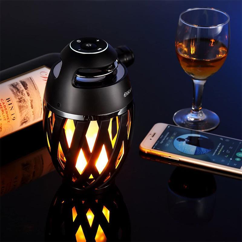 Flamhögtalare med flammeffekt, vattentät IP65, svart design, bärbar Bluetooth-högtalare för utomhusbruk och fest.