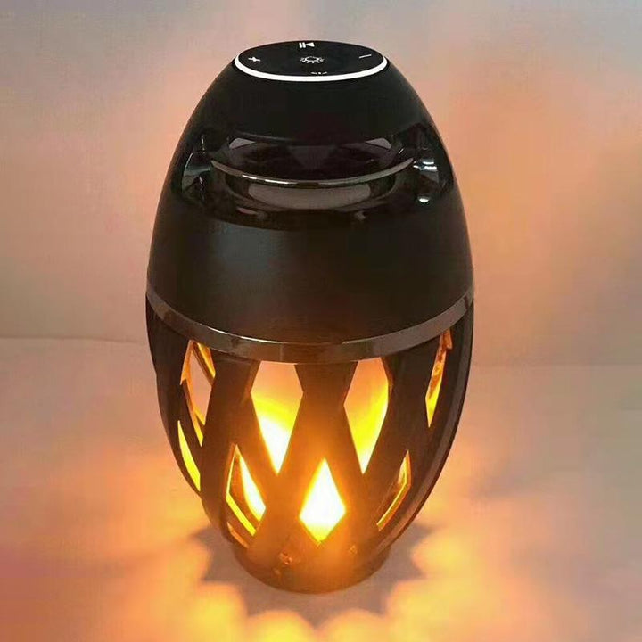 Flamhögtalare med flammeffekt, vattentät IP65, svart design, bärbar Bluetooth-högtalare för utomhusbruk och fest.