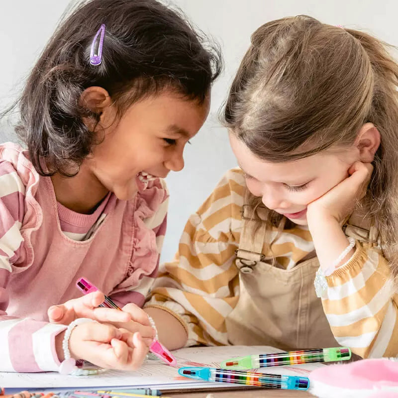 "Flerfärgade kritor 20-i-1, staplade för kreativt bruk, för barn. Perfekt för teckning, skrivning, och konst."