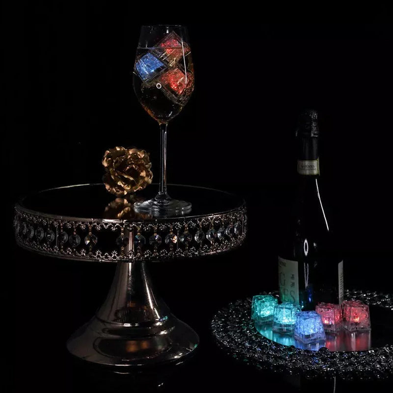 "Flerfärgade LED-iskubsljus i klar akryl, skapar romantisk atmosfär i hemmet eller baren, perfekt för fester och dekor."