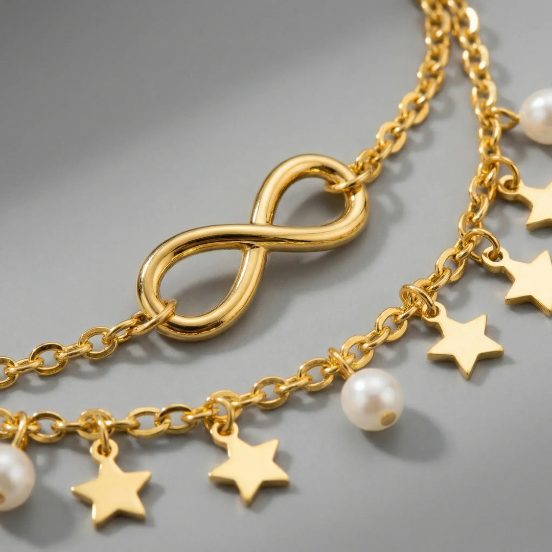 Trendig flerlagig fotkedja för dam, prydd med stjärnor och pärlor i guld/silver finish. Idealisk för sommarlooks.