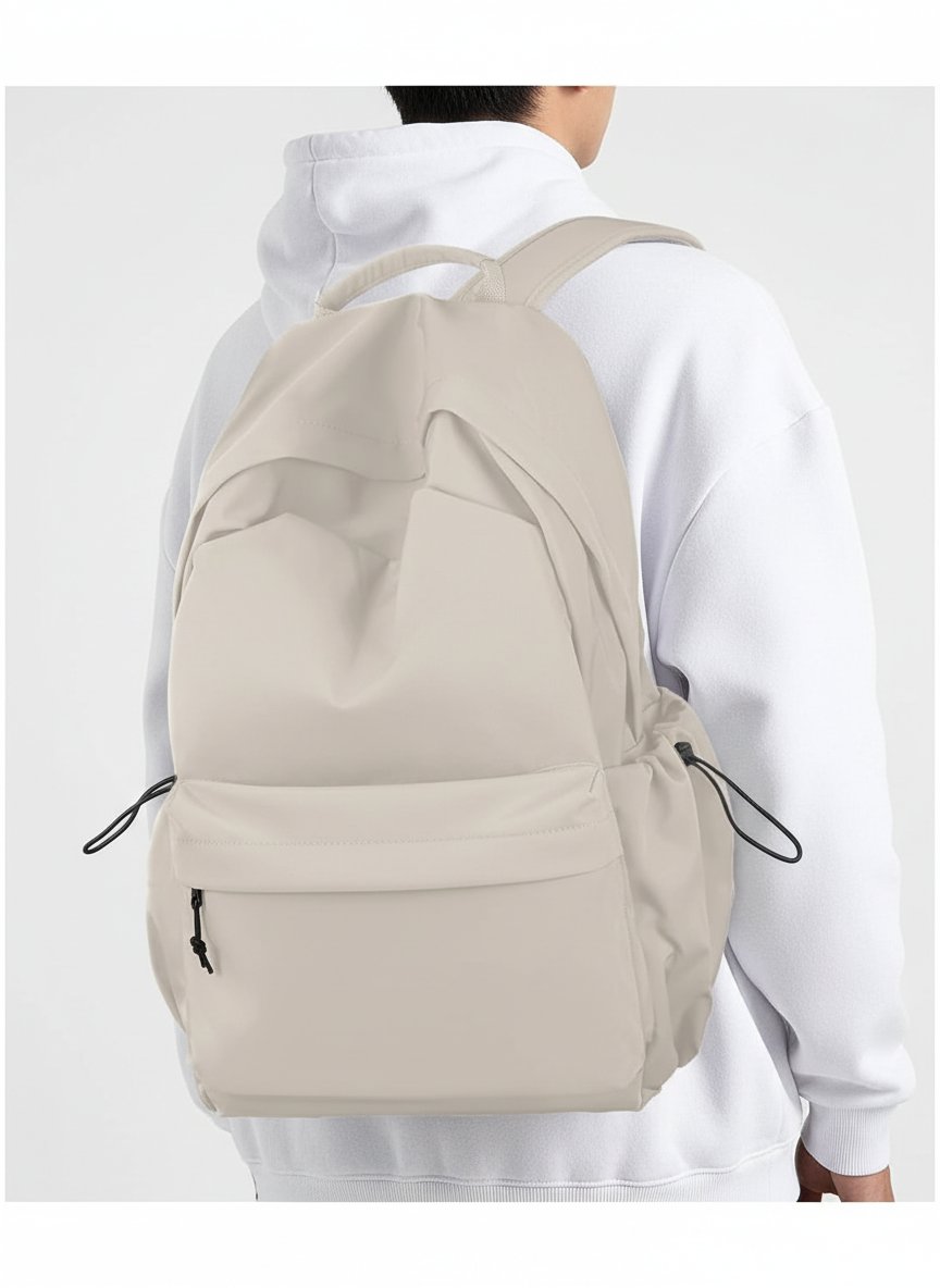 Praktisk FlexiPack vardagsväska med skydd för laptop, organiserad med flera fack, stilren.