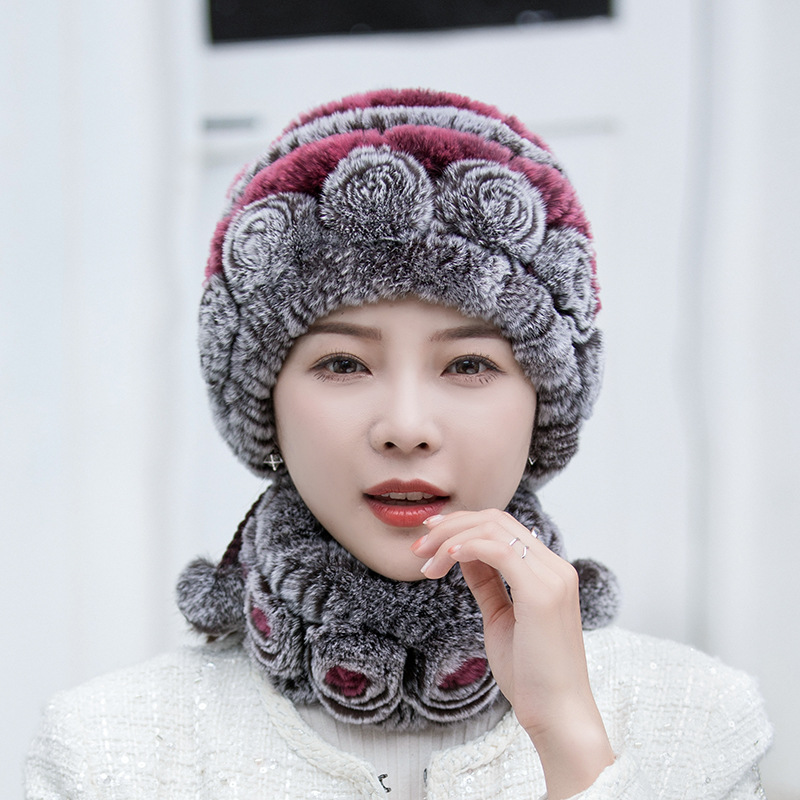 "Fluffig dam fuskpälsmössa i olika färger för varm vinterkomfort och stil, women's accessories."