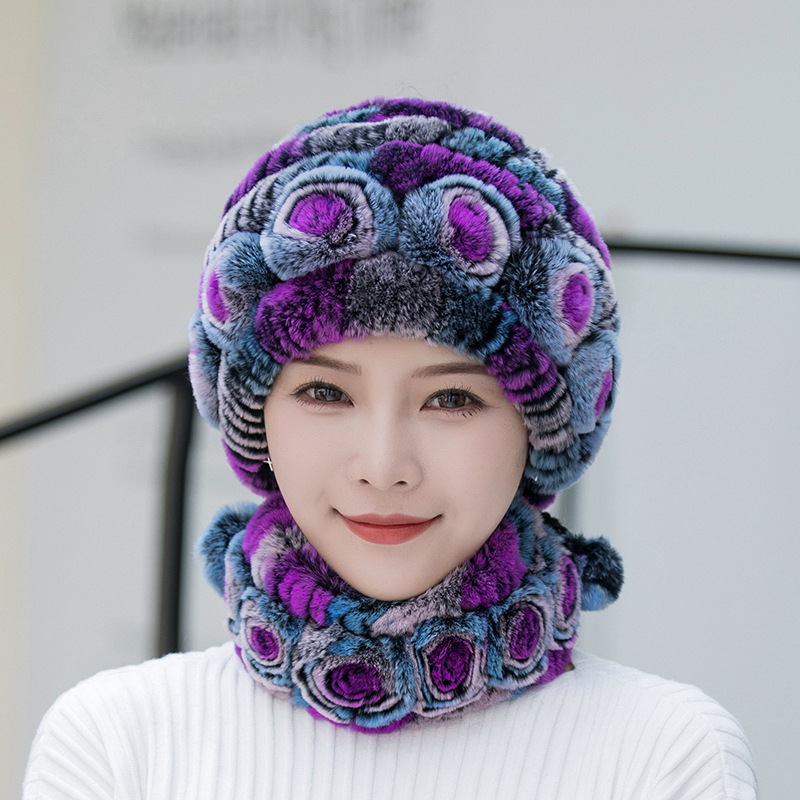 "Fluffig dam fuskpälsmössa i olika färger för varm vinterkomfort och stil, women's accessories."