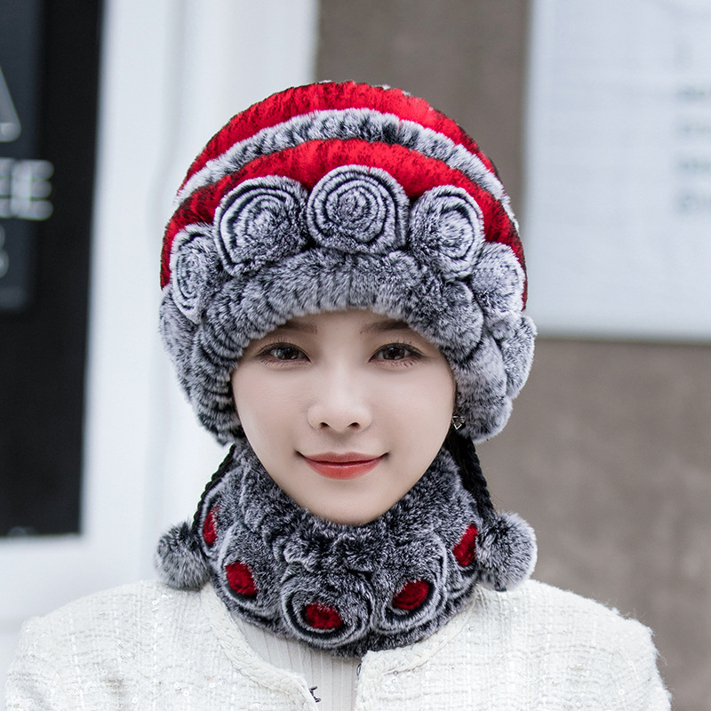"Fluffig dam fuskpälsmössa i olika färger för varm vinterkomfort och stil, women's accessories."