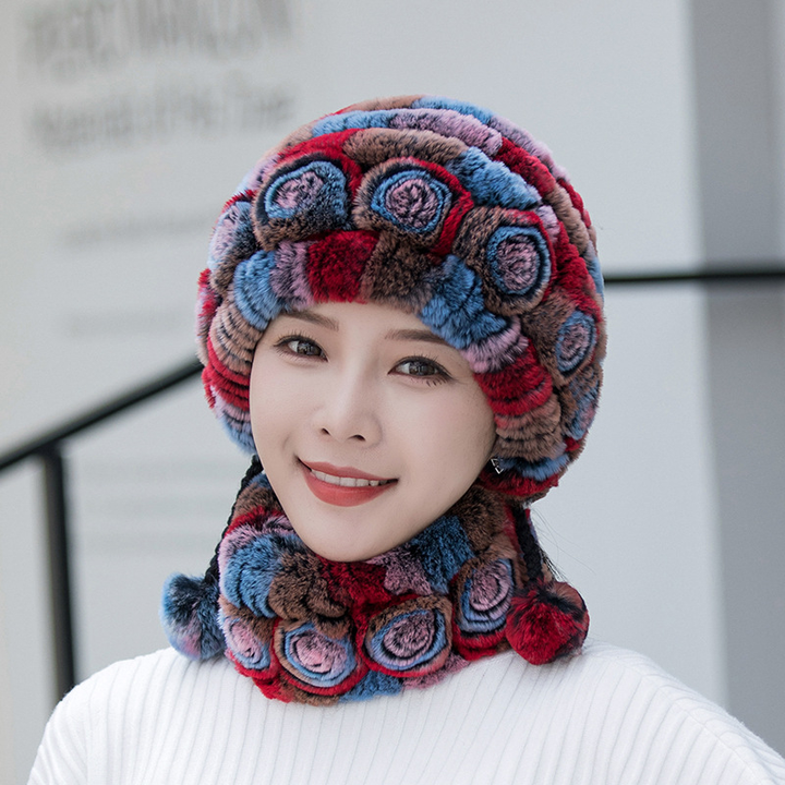 "Fluffig dam fuskpälsmössa i olika färger för varm vinterkomfort och stil, women's accessories."