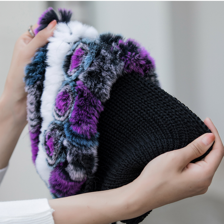 "Fluffig dam fuskpälsmössa i olika färger för varm vinterkomfort och stil, women's accessories."