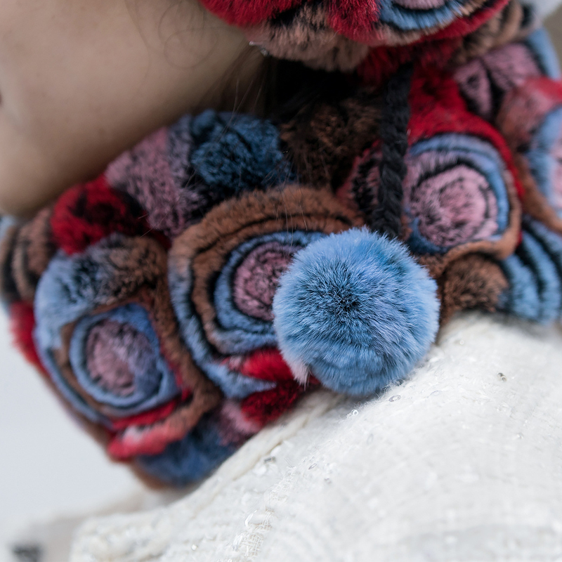 "Fluffig dam fuskpälsmössa i olika färger för varm vinterkomfort och stil, women's accessories."