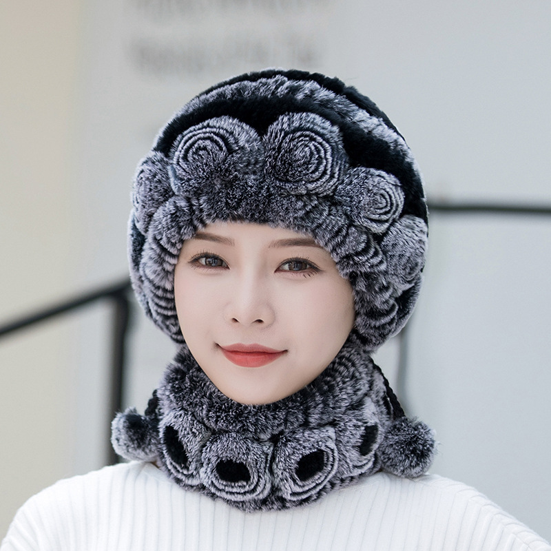 "Fluffig dam fuskpälsmössa i olika färger för varm vinterkomfort och stil, women's accessories."