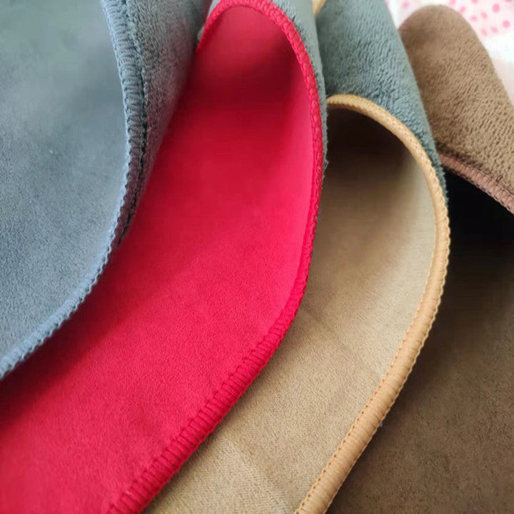 "Fluffig mikrofiberhandduk, 30x30cm, absorberande, perfekt för biltvätt, finns i kaffe, grå, beige, och röd färg."