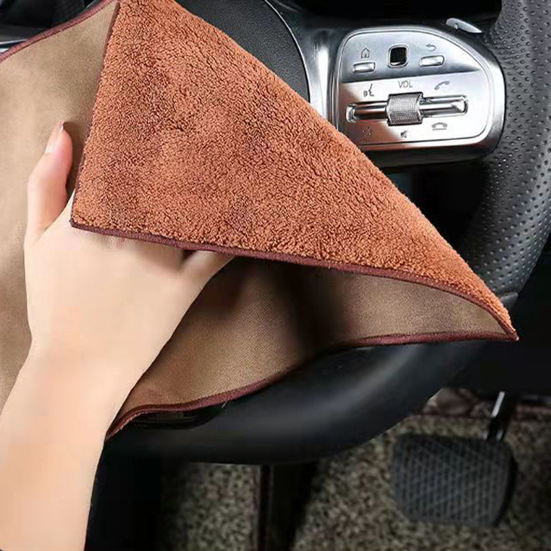 "Fluffig mikrofiberhandduk, 30x30cm, absorberande, perfekt för biltvätt, finns i kaffe, grå, beige, och röd färg."