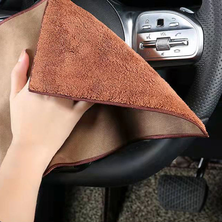 "Fluffig mikrofiberhandduk, 30x30cm, absorberande, perfekt för biltvätt, finns i kaffe, grå, beige, och röd färg."