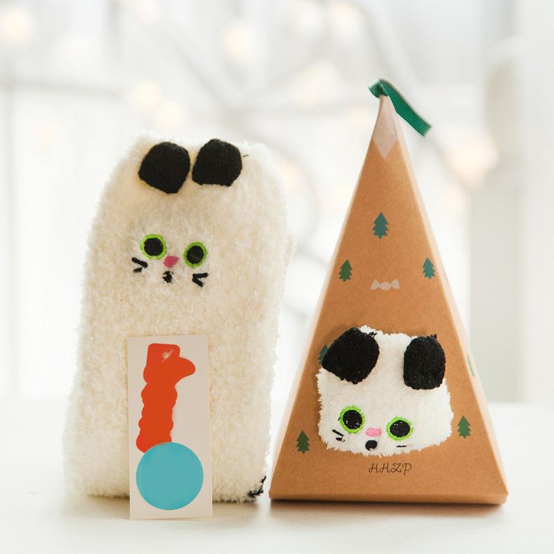 "Fluffiga julstrumpor i korallfleece, 4-pack, varma och mysiga, idealiska för vintern. Accessoar för tjejer och damer."