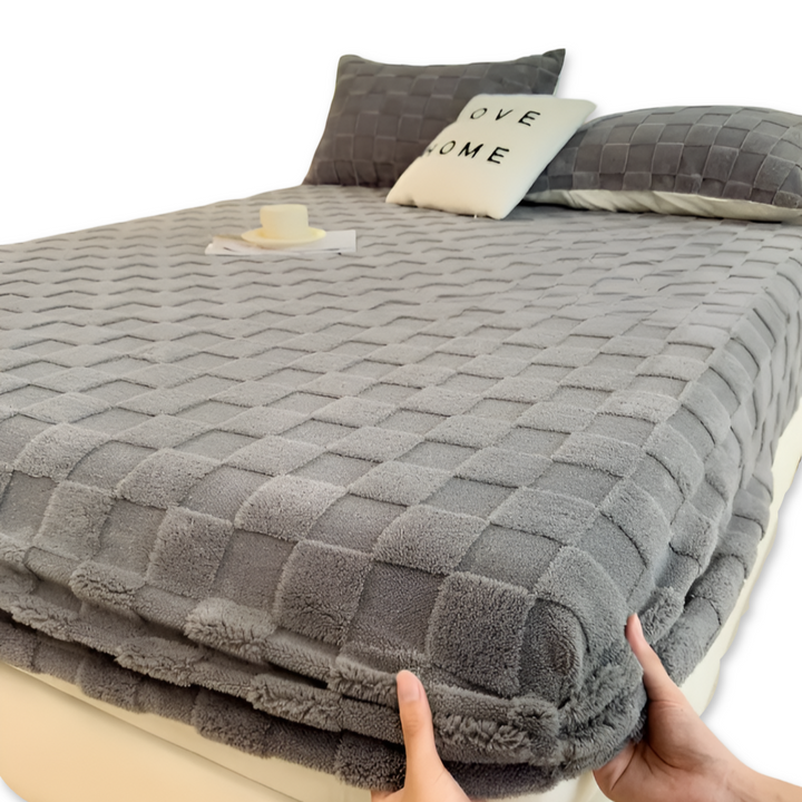 Fluffigt spännlakan i polyester för vintern, mjukt sängkläder som ger värme och komfort.
