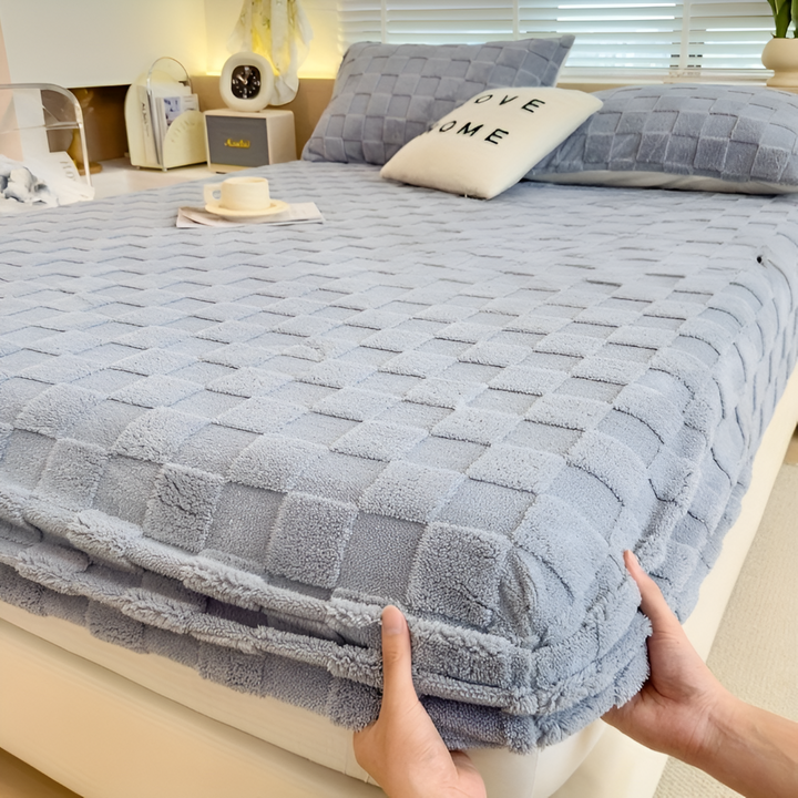 Mjukt och fluffigt spännlakan, vinterlakan i polyester för maximal komfort och värme i hemmet.