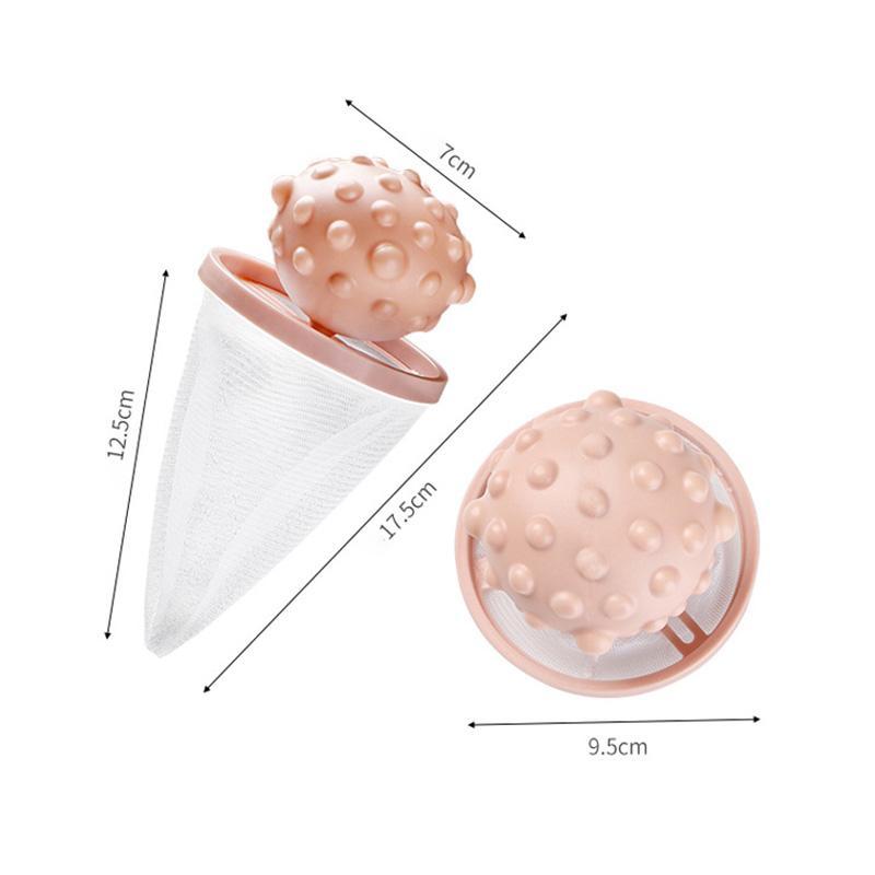 "Flytande husdjurshårfångare, blå färg, flyter ovanför kläderna i tvättmaskin för att samla djurhår effektivt."