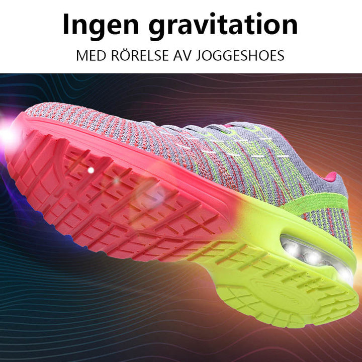 "Framifrån vy av kvinnors multifärgade sportskor med andningsbar stickad ovandel och luftkuddssula."