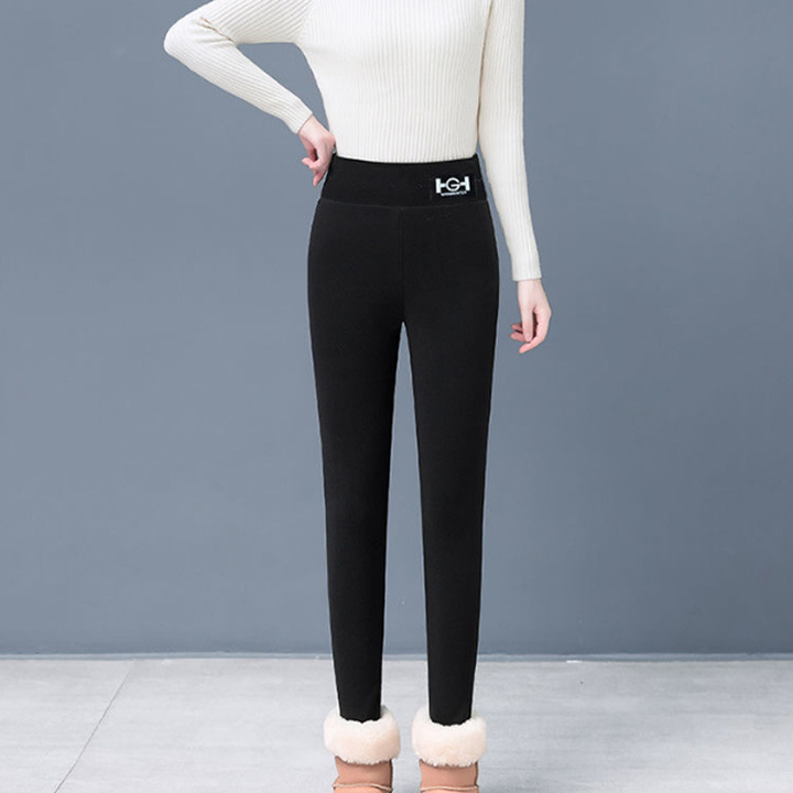 "Framsida av kvinnors varma fleecefodrade leggings, hög midja och elegant design för kallt väderkomfort."