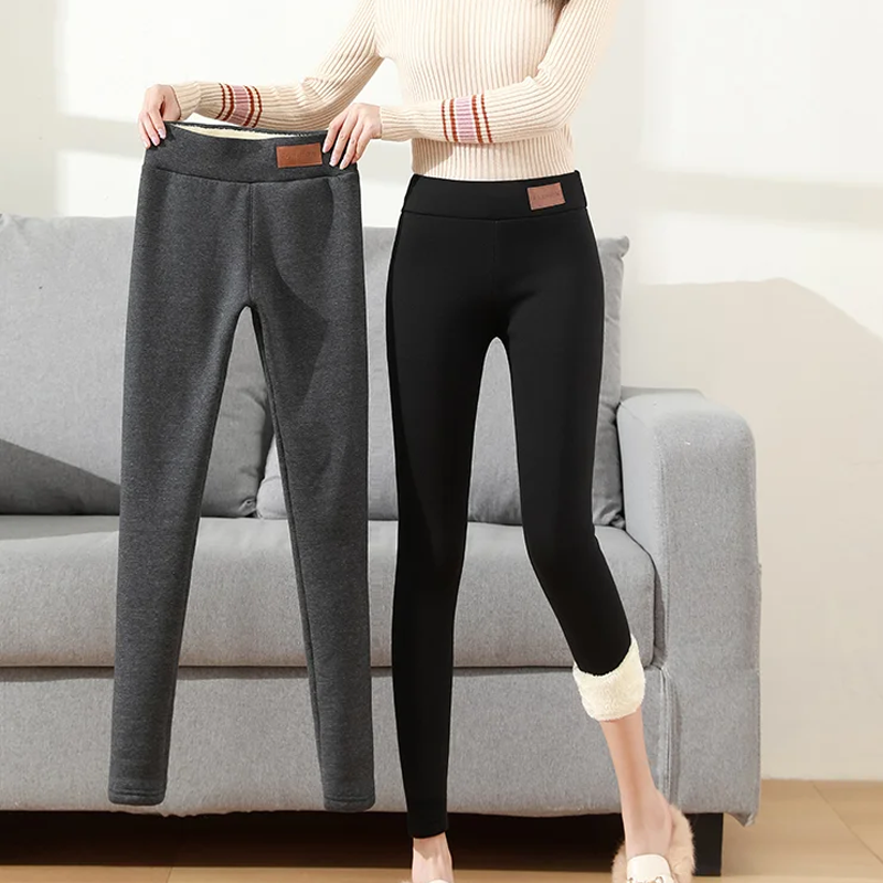 "Framsida av kvinnors varma fleecefodrade leggings, hög midja och elegant design för kallt väderkomfort."