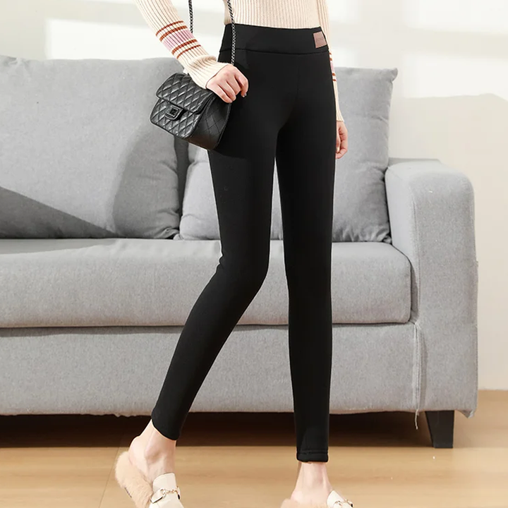 "Framsida av kvinnors varma fleecefodrade leggings, hög midja och elegant design för kallt väderkomfort."