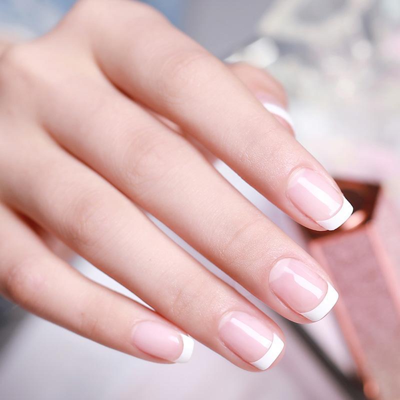 "Fransk manikyr kit: vita nageltips i akryl för elegant, snabb nageldesign med lim-applikation, DIY och långvarig resultat."
