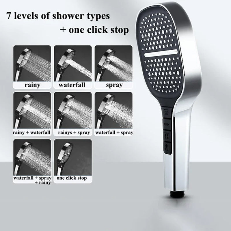 "Fyrkantigt regnduschhuvud med handdusch, elegant design i krom, ger jämnt vattenflöde för lyxig duschupplevelse."