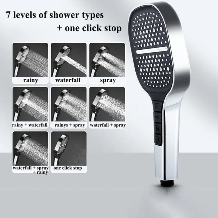 "Fyrkantigt regnduschhuvud med handdusch, elegant design i krom, ger jämnt vattenflöde för lyxig duschupplevelse."