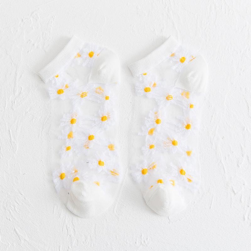 "Genomskinliga damsockor med blommotiv, feminin design med spets- och blomdetaljer, perfekt för sommaroutfits."