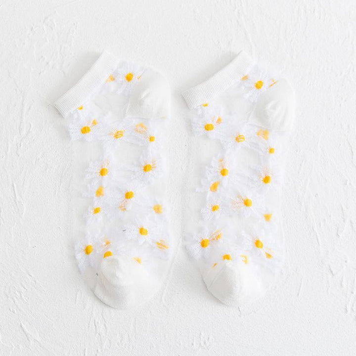 "Genomskinliga damsockor med blommotiv, feminin design med spets- och blomdetaljer, perfekt för sommaroutfits."