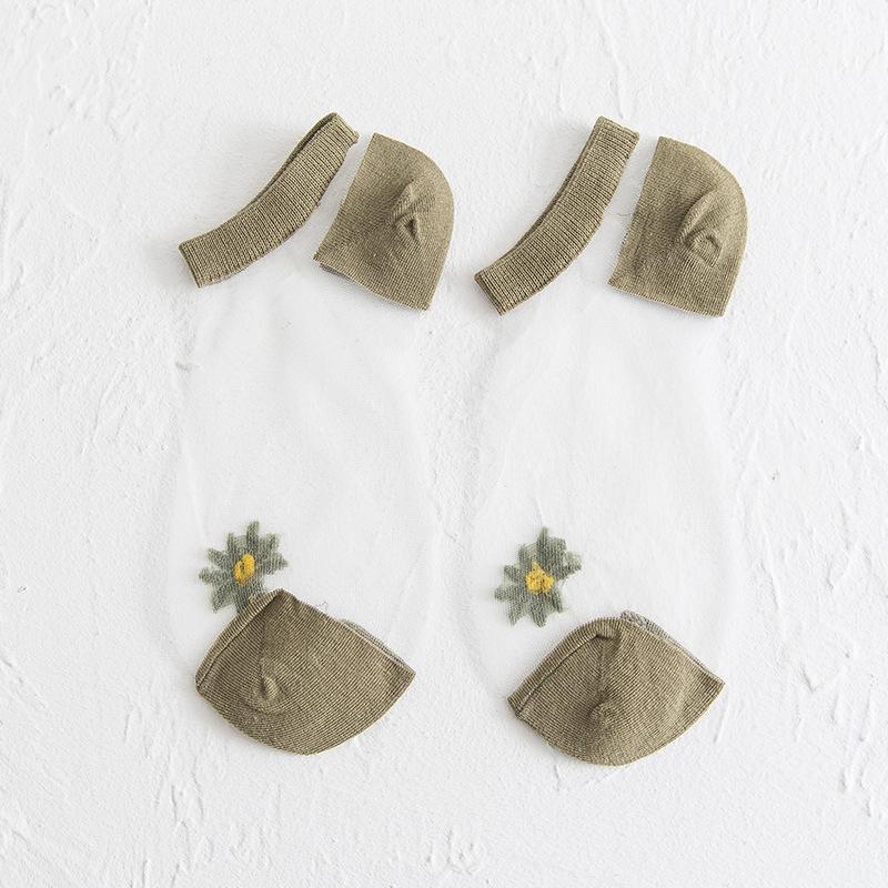 "Genomskinliga damsockor med blommotiv, feminin design med spets- och blomdetaljer, perfekt för sommaroutfits."