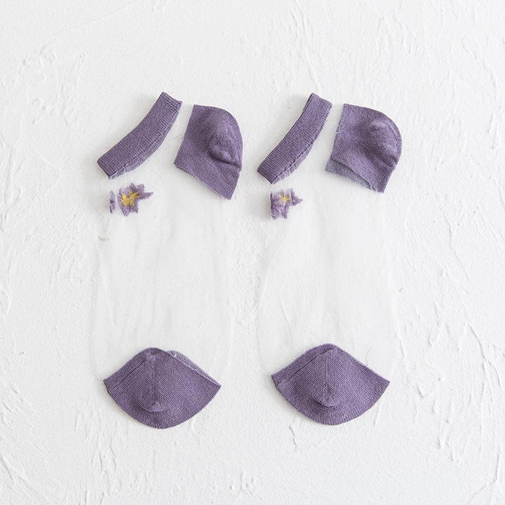 "Genomskinliga damsockor med blommotiv, feminin design med spets- och blomdetaljer, perfekt för sommaroutfits."