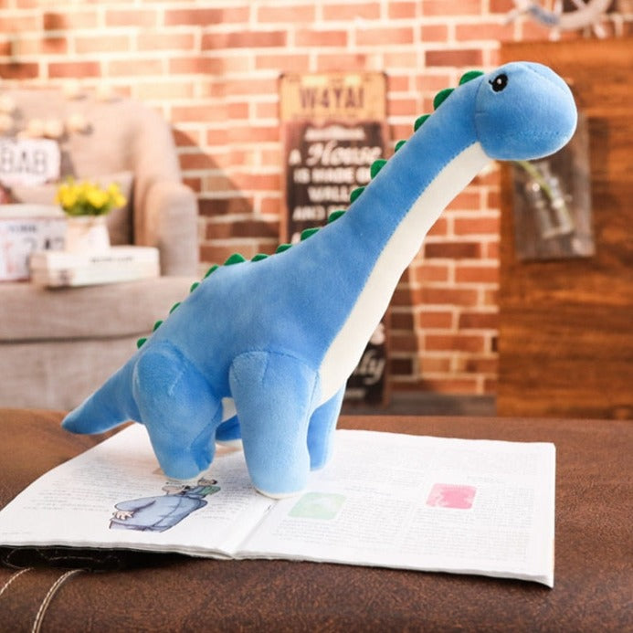 Lekfullt Diplodocus gosedjur i stor modell av plysch, en älskad dinosauriekompis för barnrummet.