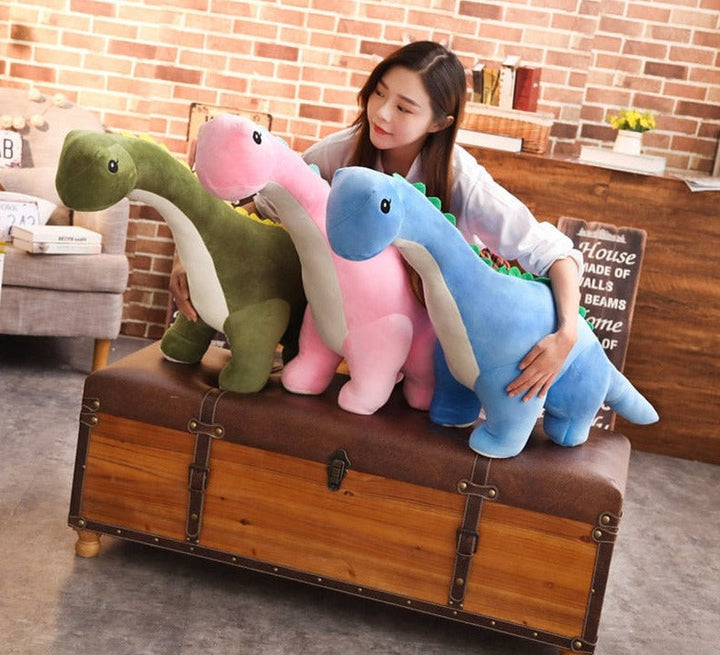 Detaljerat Diplodocus gosedjur, gigantisk plyschdinosaurie som mjukdjur och present till barn.