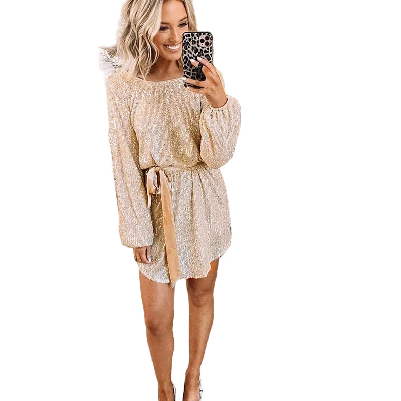 Glamorös beige glitterklänning för kvinnor, perfekt som festklänning eller bröllopsgästklänning, elegant cocktailklänning.