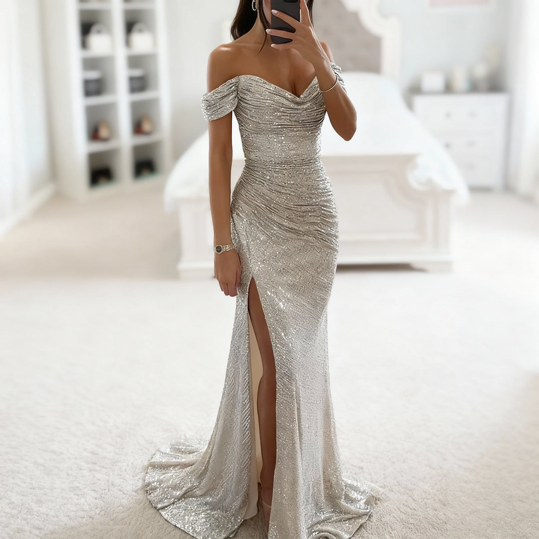 Festlig långklänning för damer, off shoulder med gnistrande paljetter och en stilfull slits.