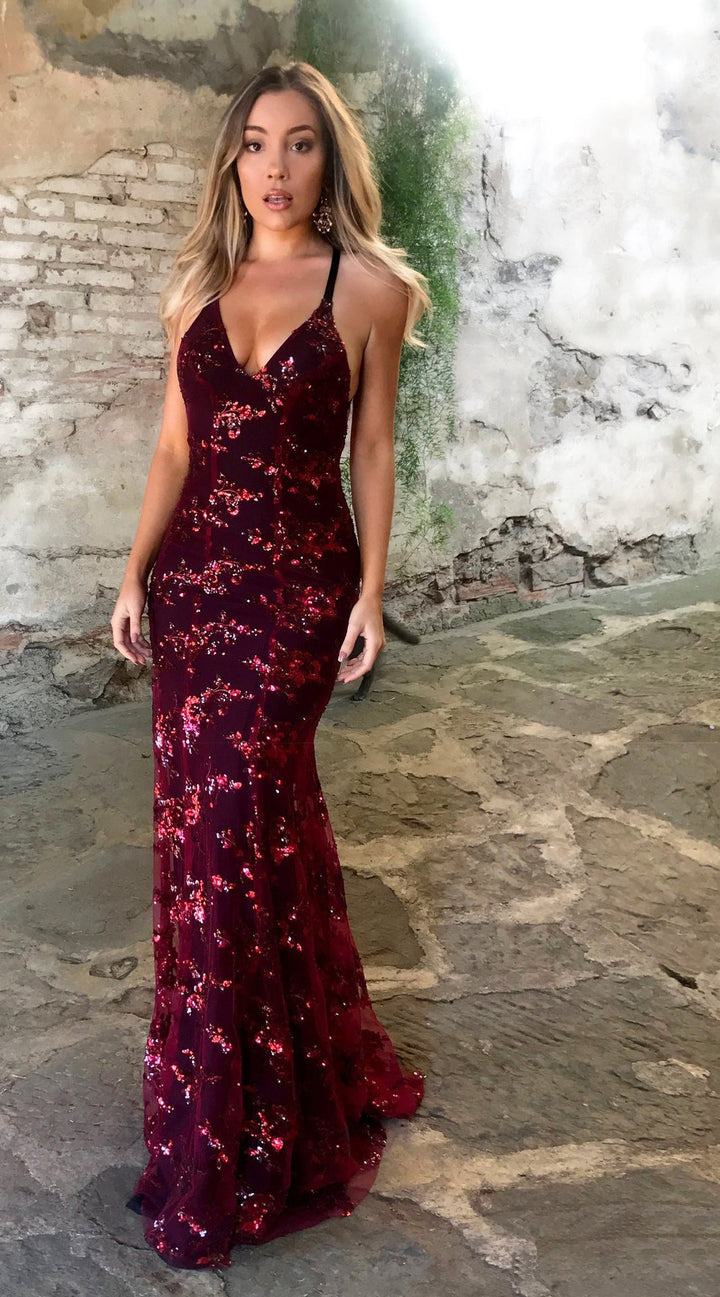 Elegant rygglös aftonklänning, glittrig långklänning för damer, perfekt för fest, galamiddag och speciella tillfällen.