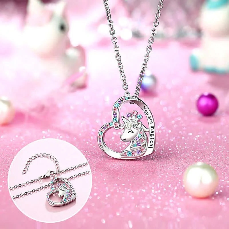 "Glittrande enhörningshalsband och örhängen för flickor med färgglada Cubic Zirconia kristaller, perfekt accessoar."