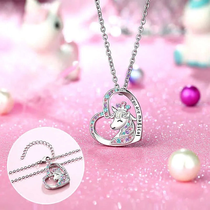 "Glittrande enhörningshalsband och örhängen för flickor med färgglada Cubic Zirconia kristaller, perfekt accessoar."