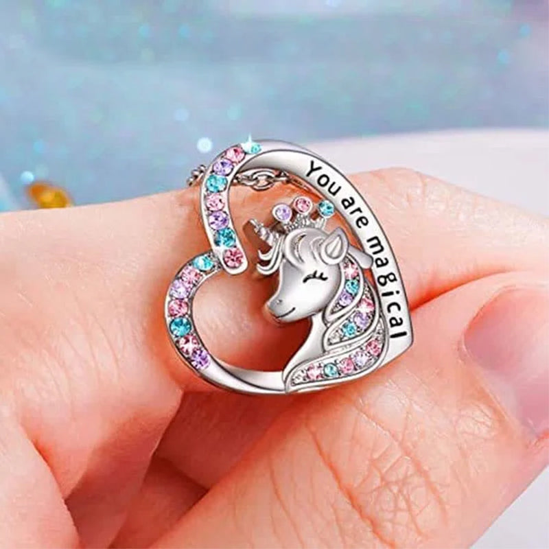 "Glittrande enhörningshalsband och örhängen för flickor med färgglada Cubic Zirconia kristaller, perfekt accessoar."