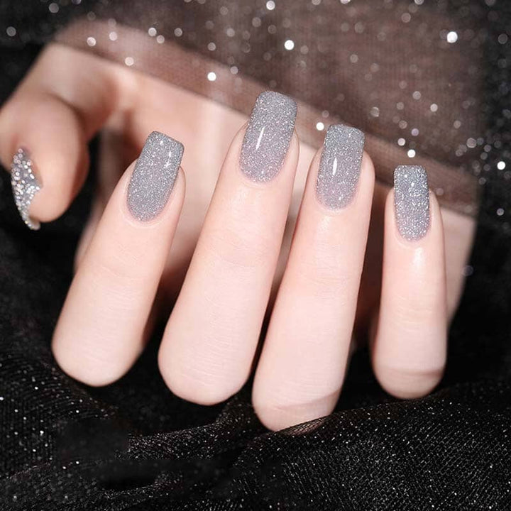 "Glittrande nagellack med hög densitet, skimrande spegelglans, långvarig hållbarhet, perfekt för salongresultat hemma."