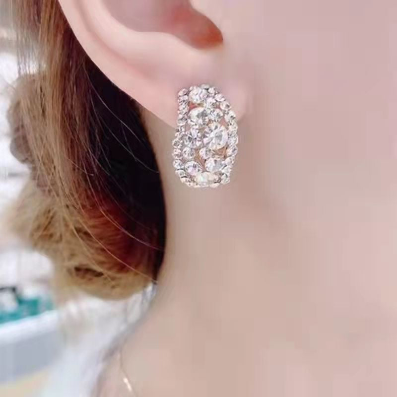 Glittriga strassörhängen för kvinnor, silver och mörkgrå rhinestones, smycken, nickelfria, 2,2 cm, elegant accessoar.