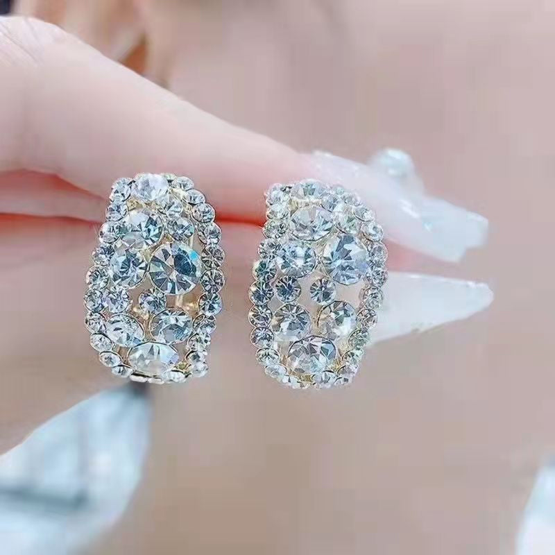Glittriga strassörhängen för kvinnor, silver och mörkgrå rhinestones, smycken, nickelfria, 2,2 cm, elegant accessoar.