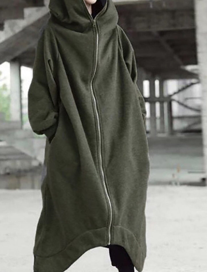 Snygg lång damkappa i urban stil, med huva och djupa fickor, varm för vintern.