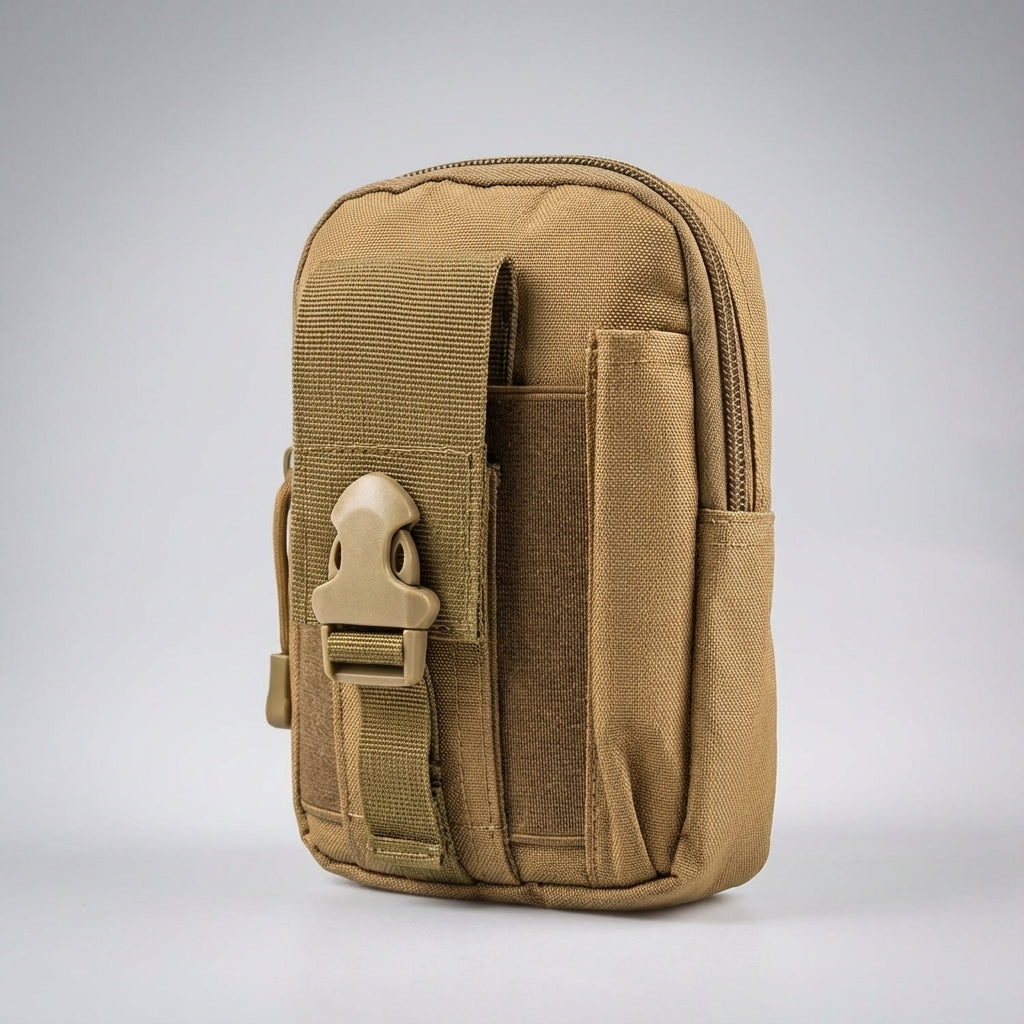 Svart CarryCore MOLLE-etui för organiserad förvaring av utrustning på bältet under äventyr.