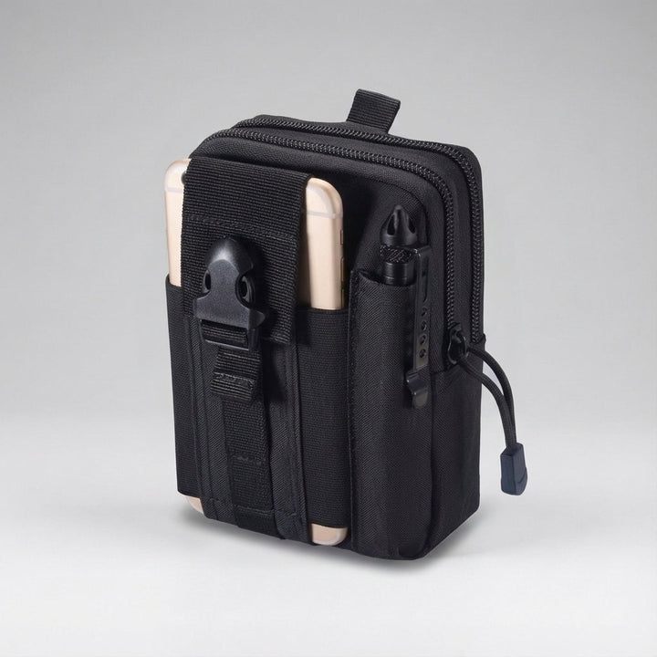 Grön kompakt CarryCore taktisk ficka med MOLLE-system för säker förvaring av utrustning.