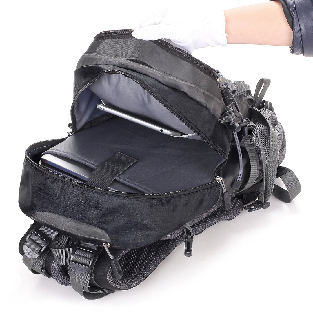 Multifunktionell AdventurePro Deluxe äventyrsryggsäck. Idealisk för unisex outdoor, camping och resor.