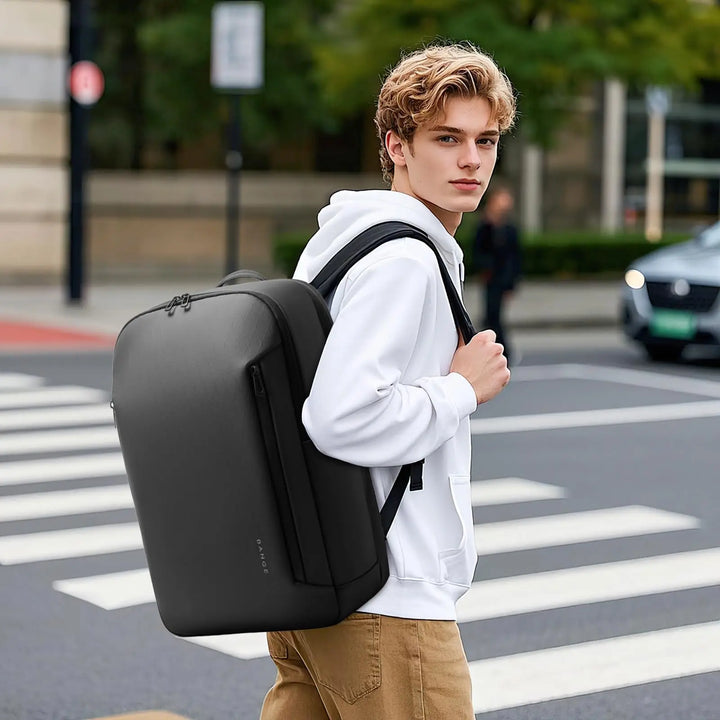 Vattentålig unisex ryggsäck för laptop. Optimerad organisering gör den perfekt för jobbpendling.