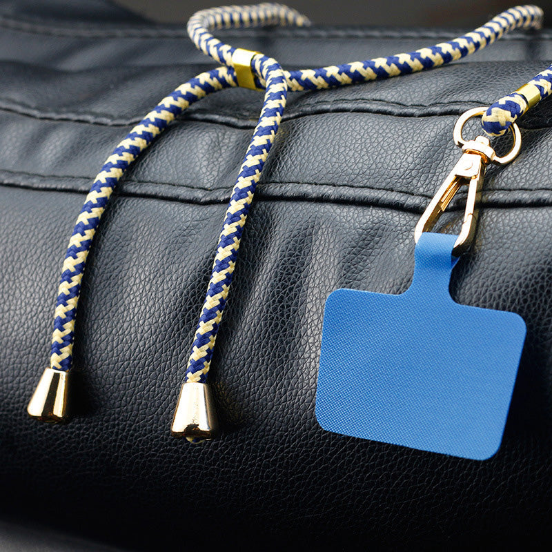 "Grön crossbody telefonband av nylon med metallspänne; justerbart för olika bärsätt, passar alla mobiler i damaccessoarer."