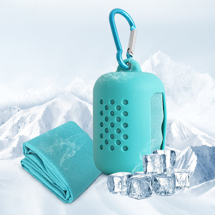 "Grön mikrofiber snabbtorkande sporthandduk för utomhusaktiviteter, kompakt och hudvänlig, perfekt för träning."